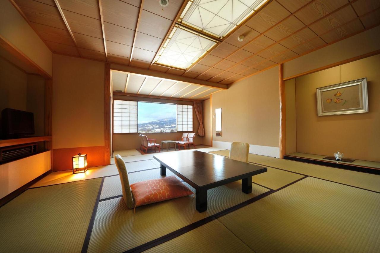 สึกิโอกะ โฮเต็ล Hotel Kaminoyama ภายนอก รูปภาพ